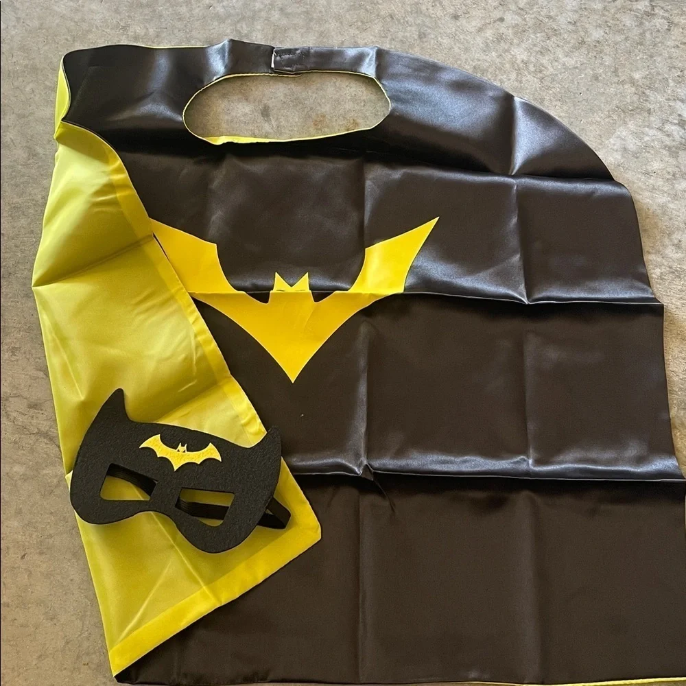 Kids Batman Hero Costume Cape and Mask, New in Package